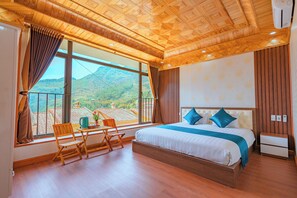 Luxury Villa | Desk, laptop workspace, blackout drapes, soundproofing - An's House Villa Sapa - Apartment (Sa Pa)
