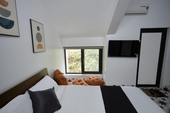 Villa – standard | Skrivebord, skrivebord for bærbar PC, blendingsgardiner og lydisolert