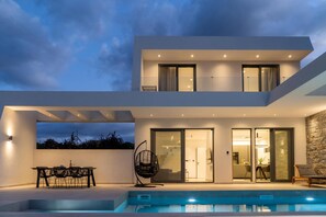 House | 2 bedrooms, soundproofing - Aethra Deluxe Villa With Pool 700m From Beach (Hersonissos)