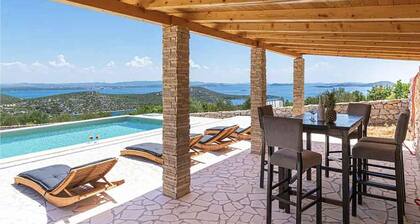 2 bedroom stunning home in Tkon