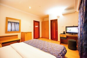Royal Double Room, City View | Desk, laptop workspace - Genesis Place (Port Harcourt)