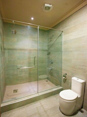 Deluxe Double Room, City View | Bathroom | Shower, towels, soap, toilet paper - Genesis Place (Port Harcourt)