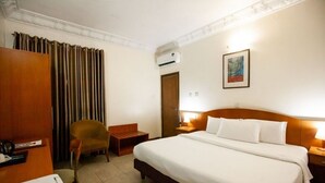 Deluxe-Doppelzimmer, Stadtblick | Schreibtisch, laptopgeeigneter Arbeitsplatz