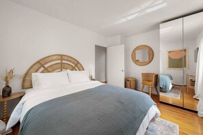 Desk, iron/ironing board, travel cot, WiFi