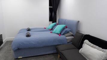 2 bedrooms, iron/ironing board, free WiFi, bed sheets
