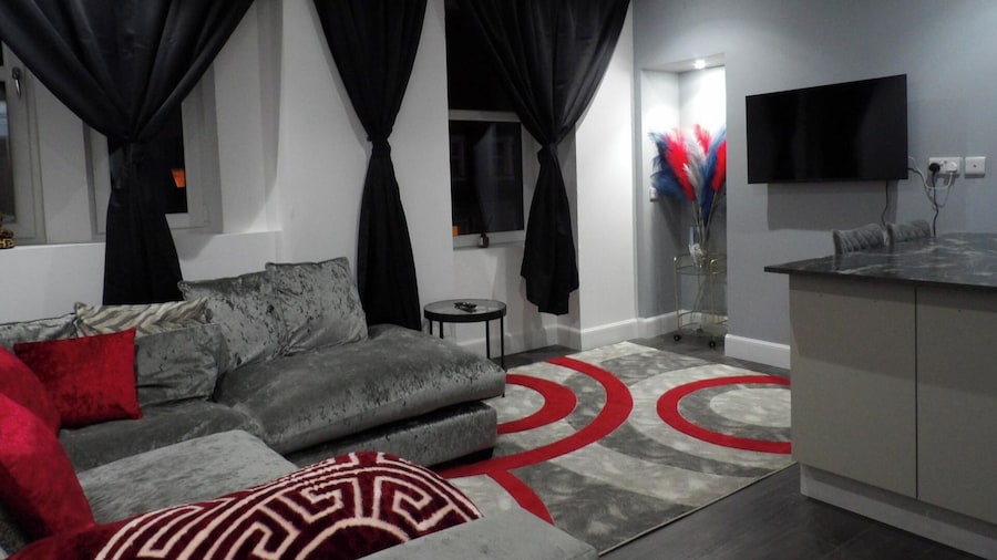 2bed Apt Sleeps 4-near Meadows Park, Parking, Wifi