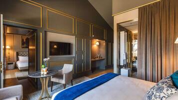 5 bedrooms, desk, iron/ironing board, travel crib