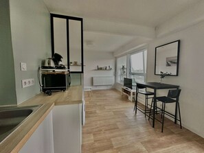 Interior - Sydney - studio with loggia, direct beach access (Courseulles-sur-Mer)