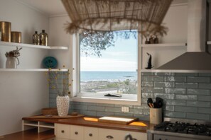 Fridge, microwave, oven, stovetop - 3-Bedroom Getaway Minutes from the Beach (Penguin)