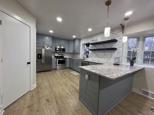 UPDATE 4-bedroom ranch 10 min from Down Town with WiFi and AC