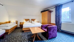 1 bedroom, free WiFi, bed sheets - Comfortable and versatile room -perfect for relaxation, work and exchange (Winterberg)