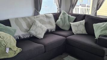 Cabin | Living area | Fireplace