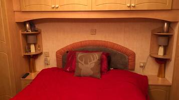 Cabin | 2 bedrooms, iron/ironing board, bed sheets