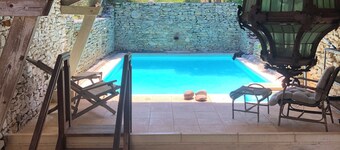 The small sheepfold of Mas du Prieur, exceptional setting, swimming pool, nature