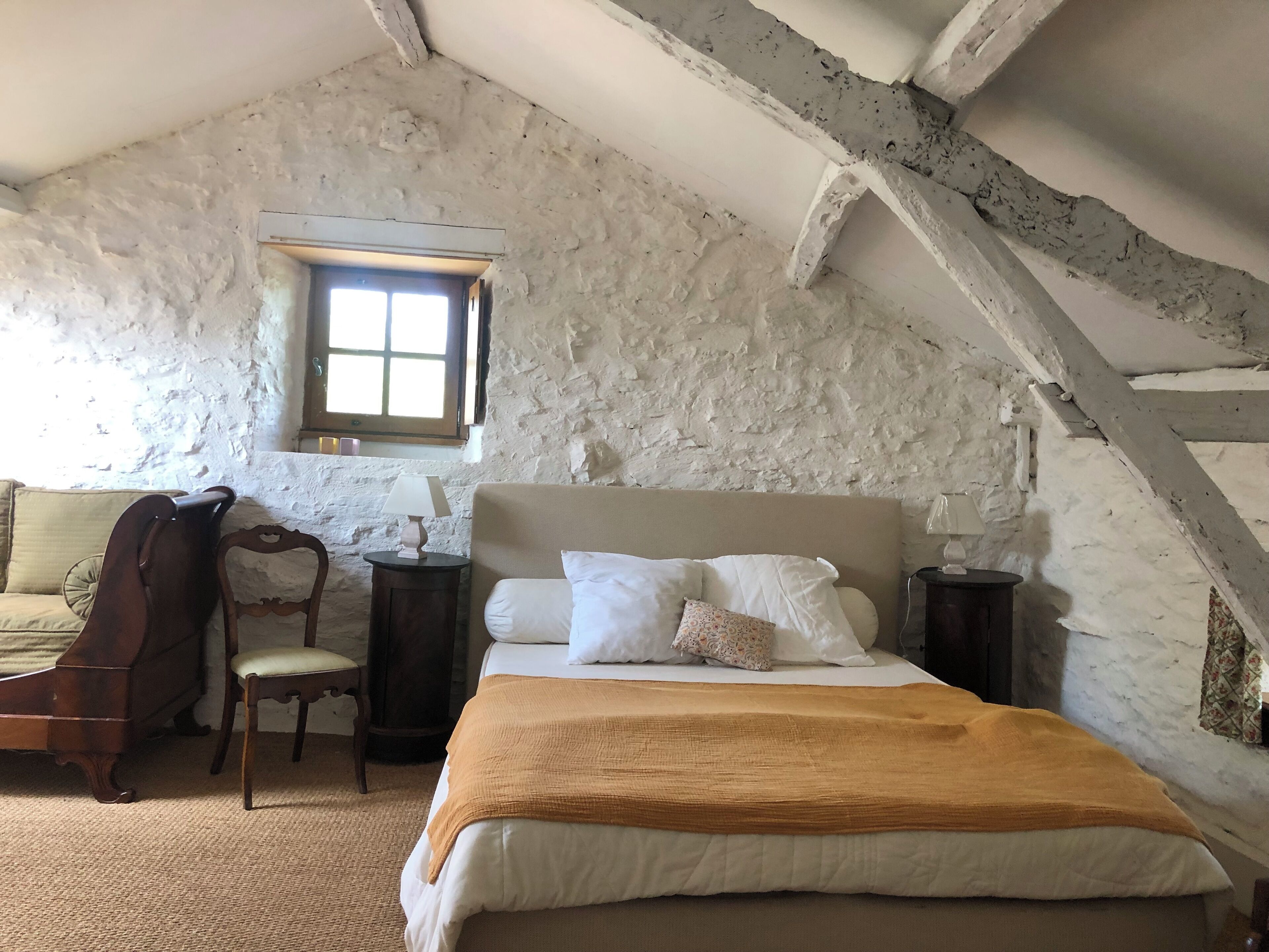 1 chambre, bureau, accès Internet, draps fournis