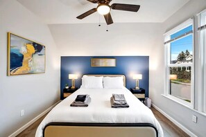 2 Schlafzimmer, Schreibtisch, Bügeleisen/Bügelbrett, Reisekinderbett