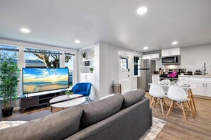 Interior - Historic 2 BR apartment in Everett, WA, sleeps 6. Includes a FREE reserved parking spot! Remodeled with A/C, W/D, and full kitchen. Minutes from Arena, Medical Center, and Naval Station. (Everett)