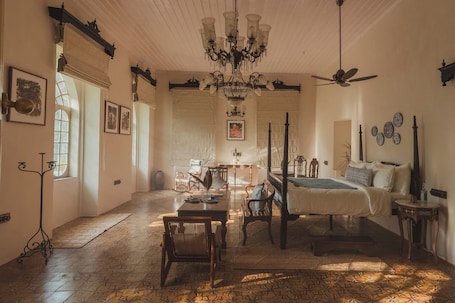 Ropa de cama de alta calidad y edredones de plumas. Brij Casa Susegad, Goa - An Indo-Portuguese Villa - An IHCL brand