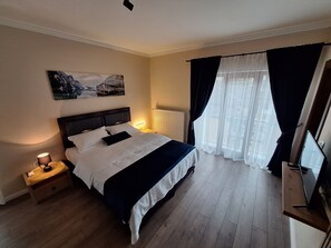 Superior Double Room, Balcony | Blackout curtains, iron/ironing board, free WiFi - Casa Don Felipe (Timisoara)
