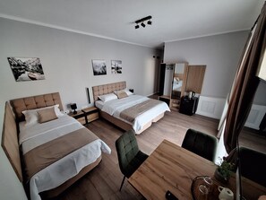 Superior Triple Room, Garden View | Blackout drapes, iron/ironing board, free WiFi - Casa Don Felipe (Timisoara)