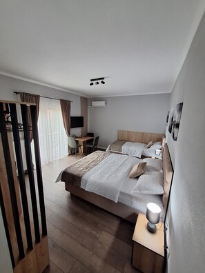 Superior Triple Room, Garden View | Blackout drapes, iron/ironing board, free WiFi - Casa Don Felipe (Timisoara)