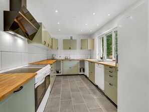 Réfrigérateur, micro-ondes, four, lave-vaisselle