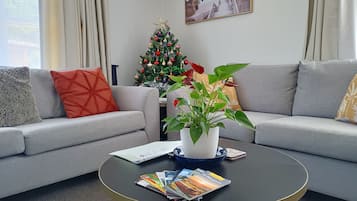 Una Smart TV, una pantalla de ordenador