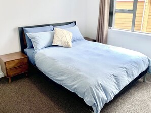 3 bedrooms, desk, iron/ironing board, travel crib - Comfy & Sunny home in Wellington (Wellington)