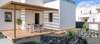 Ca Villa Esmeralda, Volcán y Lava