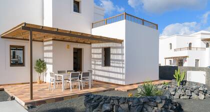 Ca Villa Esmeralda, Volcán y Lava