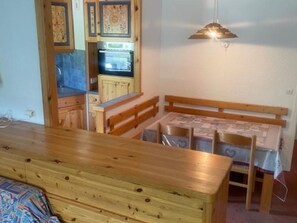 Interior - Les Menuires - 1 Bedroom - 5 Guests - Balcony & WiFi - Pets Allowed (Les Menuires)