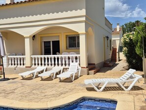 Pool - Spacious house with private pool, WiFi, parking and pets allowed, 250m from the beach (Deltebre)