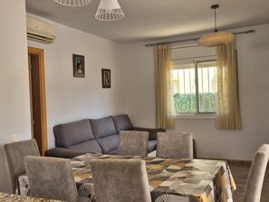Interior - Cozy house with private pool, Wi-Fi, pet-friendly, near the beach (Deltebre)