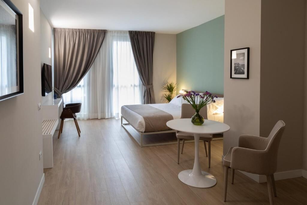 高档床上用品、羽绒被、泰普尔床垫、迷你吧