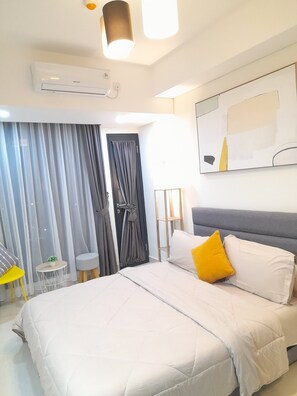 1 bedroom, free WiFi, bed sheets - Relaxing place with sea view at Pollux Habibie A2 2502 (Batam)