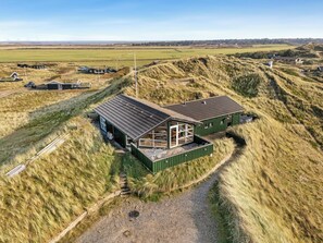 Exterior - Nice holiday home with sea view, outdoor spa and outdoor sauna. (Ringkøbing)