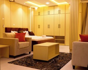 Luxury Studio | Desk, laptop workspace, free WiFi - Kentucky Homes Luxury (Lekki)