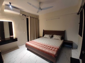 2 bedrooms, iron/ironing board, WiFi, bed sheets - Family Apartment NearJinnah International Airport and Malir Cantt CP 6 (Karachi)