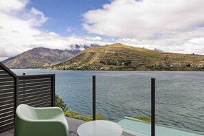 Property grounds - Shore Rise, lake and mountain views Queenstown (Queenstown)