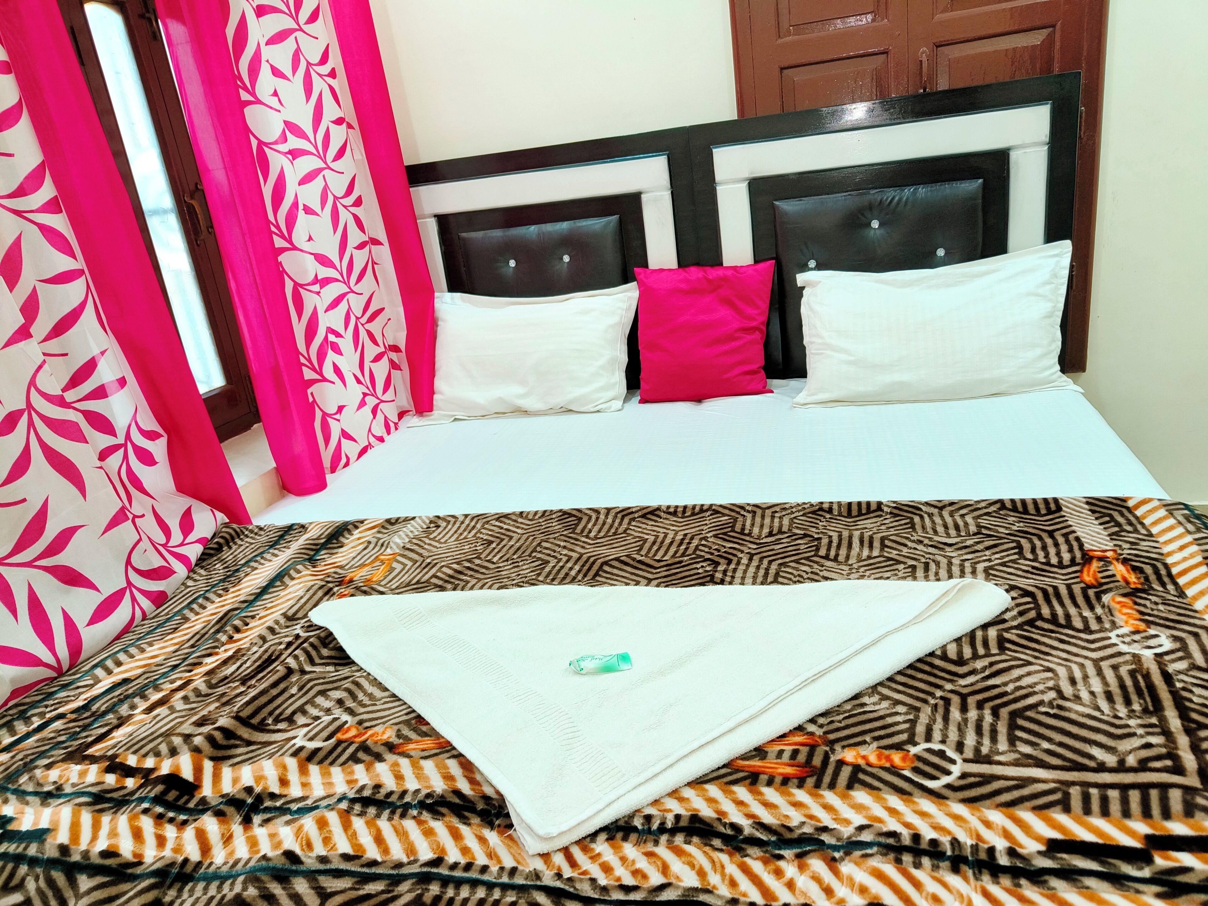Deluxe Double or Twin Room, City View | Egyptian cotton sheets, premium bedding, Select Comfort beds