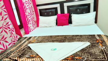 Deluxe Double or Twin Room, City View | Egyptian cotton sheets, premium bedding, Select Comfort beds