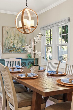 Dining - Lovely home with backyard oasis & great WiFi - walk to La Jolla Village, dogs OK (La Jolla)