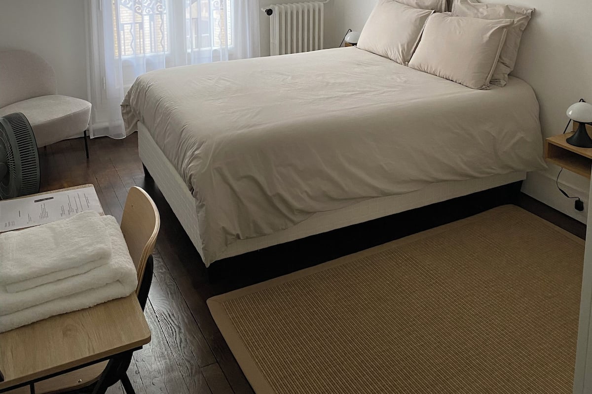 Basic Double Room, Shared Bathroom | Iron/ironing board, free WiFi