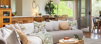 "Treetop Retreat" – Ocean Views & minutes to Beach