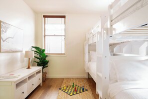 4 Schlafzimmer, Bügeleisen/Bügelbrett, WLAN, Bettwäsche