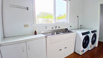 Casa, 3 quartos, vista para o jardim | Lavanderia