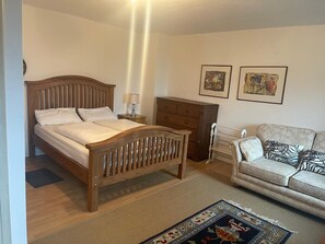 5 dormitoris, planxa i posts de planxar, wifi gratuïta i roba de llit 