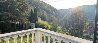Hisa Pelance, 5 bedroom house on top location