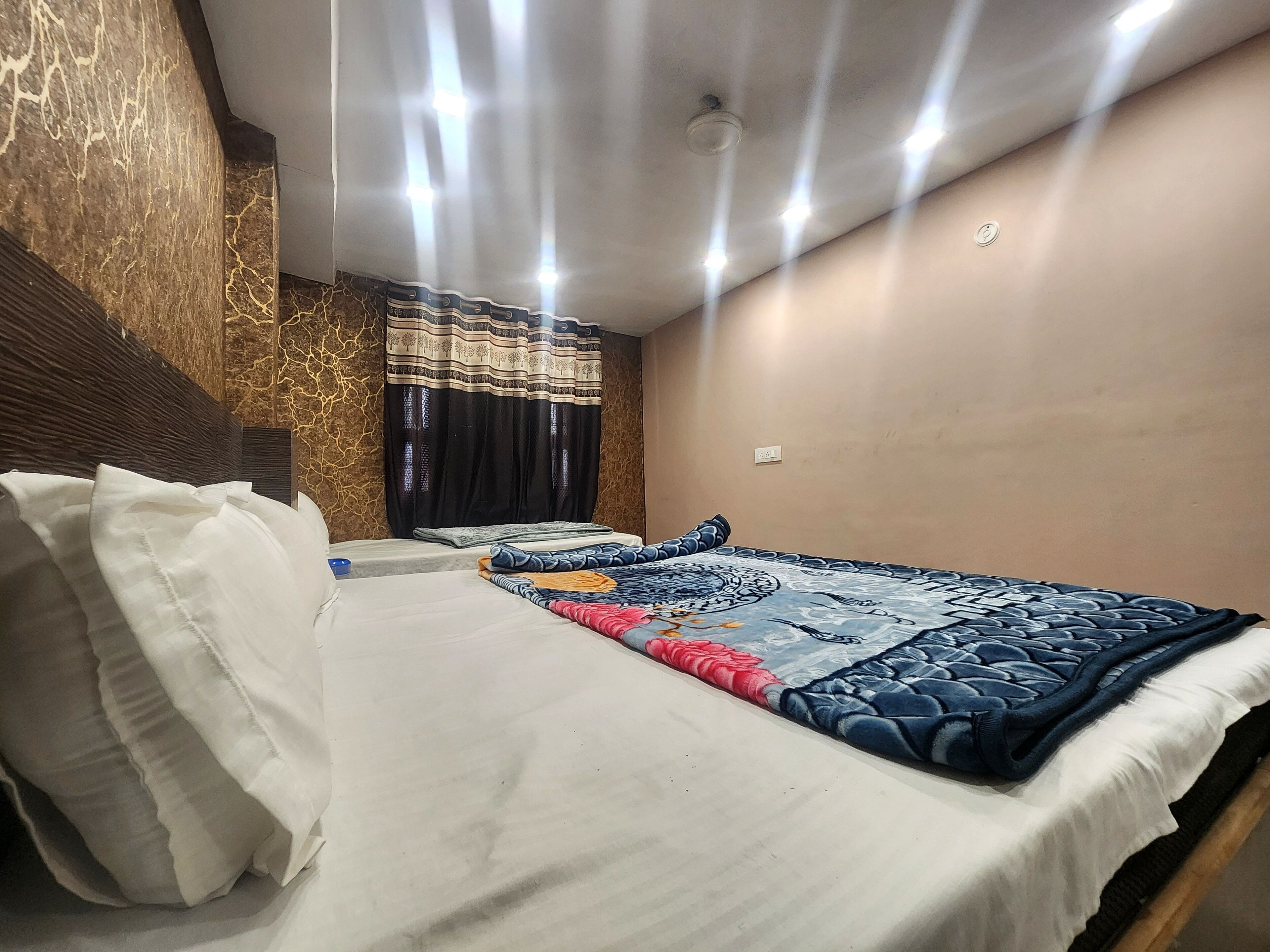 Deluxe Double Room, City View | Soundproofing, free WiFi, bed sheets