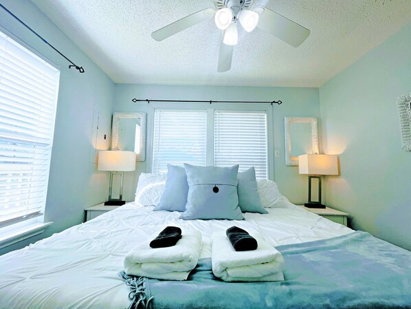 3 bedrooms, desk, WiFi, bed sheets